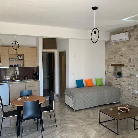 Diamond Giannopoulos Elea